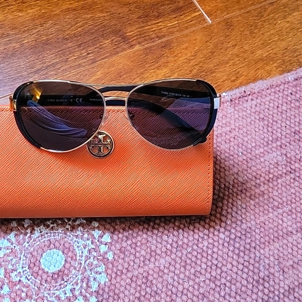 Tory burch sunglass